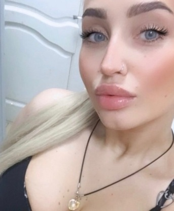 У меня есть опыт и талант порадовать тебя великолепными услугами. Независимо от твоих желаний, я сделаю все возможное, чтобы удовлетворить тебя. Мои возможности безграничны, мои ласки несравненны. Я создам атмосферу настоящей страсти, заботы и блаженства. Отдых со мной - это искусство удовольствия. Мои фото подтверждают мою красоту и очарование. У меня множество отзывов, которые говорят о моей профессиональности и очаровании. Живу в Москве и готова встретиться с тобой, чтобы сделать каждую минуту особенной и незабываемой. Жду твоего звонка! 💋 9664, 24 года